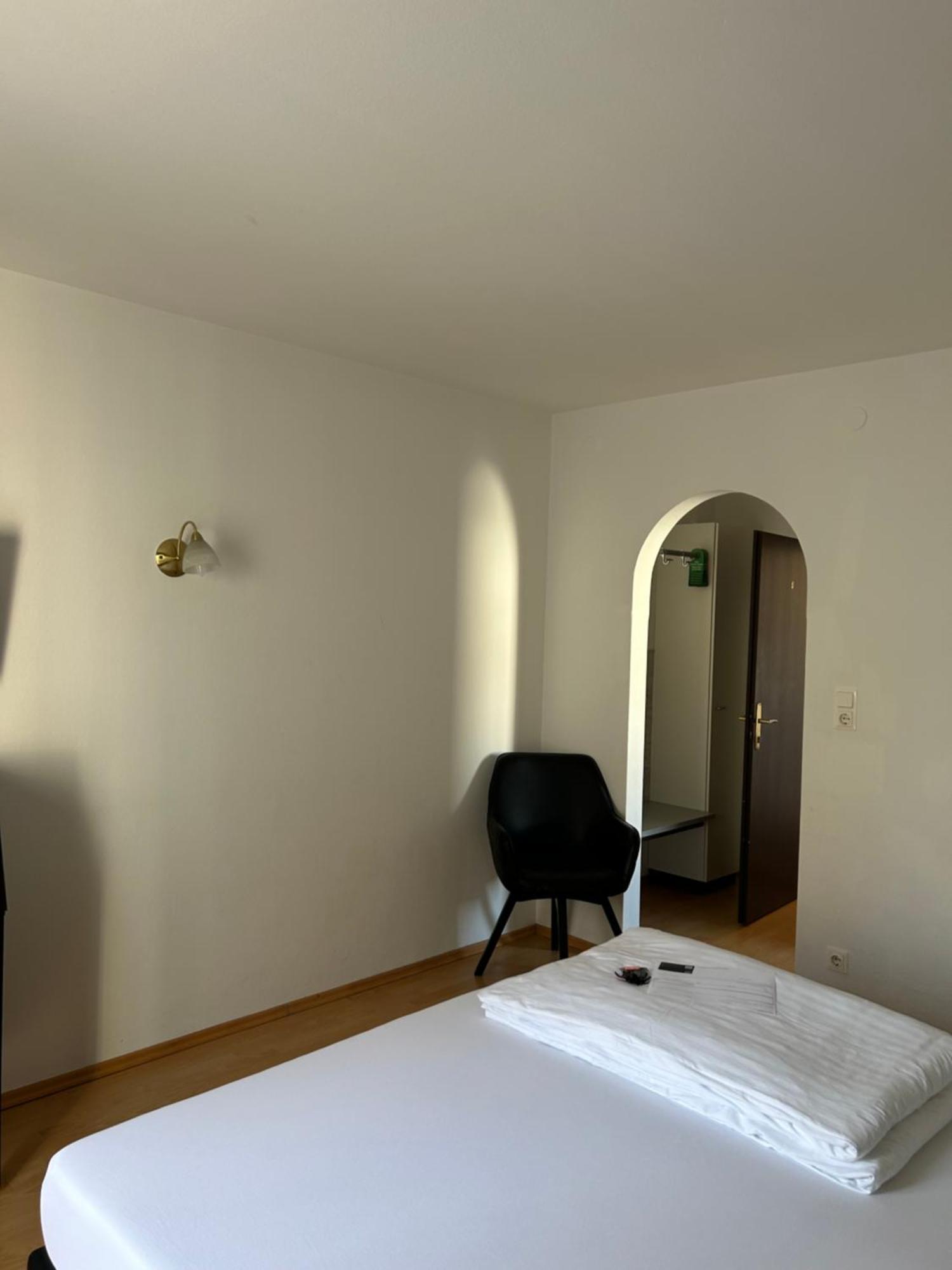 Hotel Berg Seekirchen am Wallersee Exterior photo
