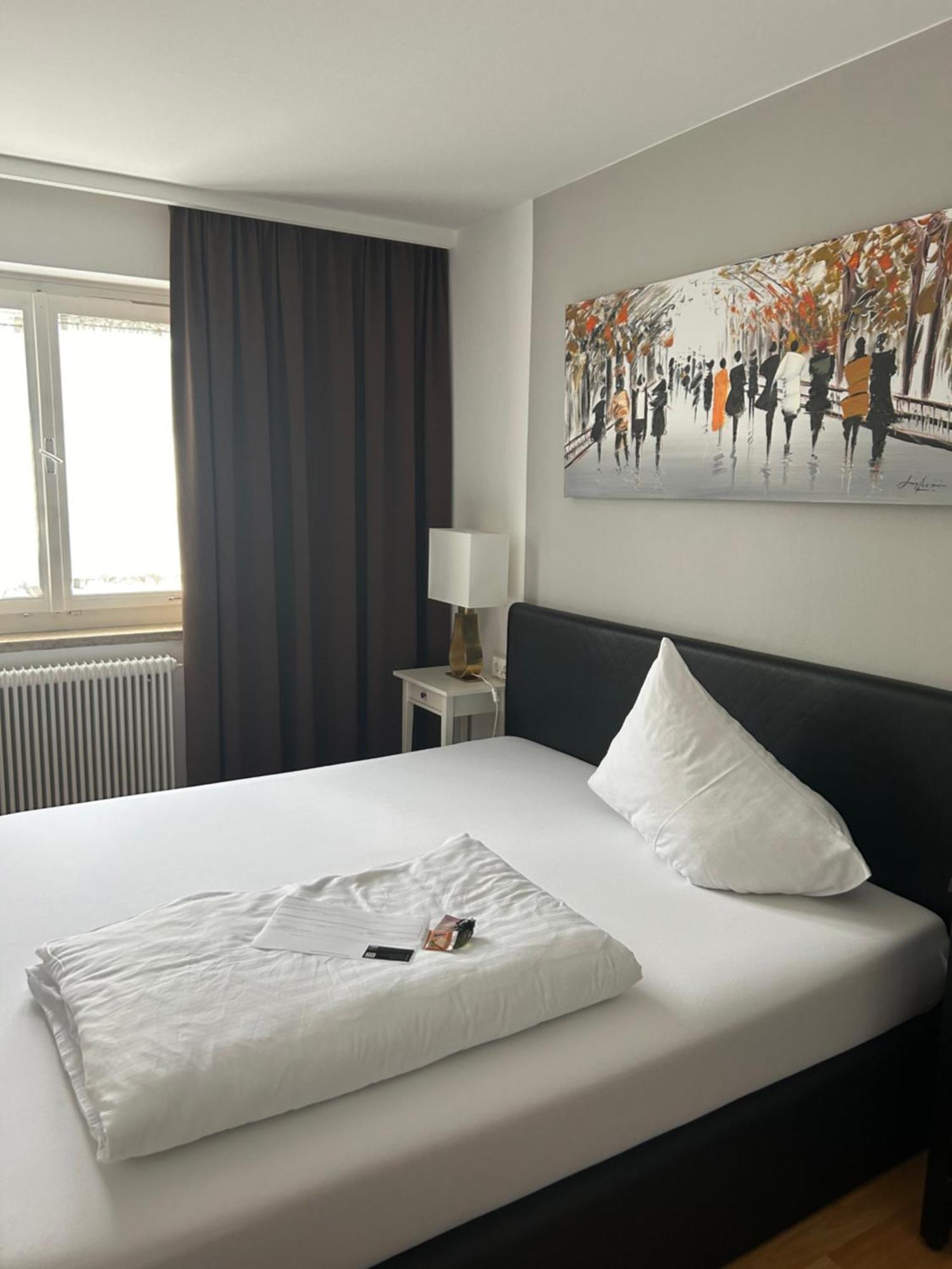 Hotel Berg Seekirchen am Wallersee Exterior photo