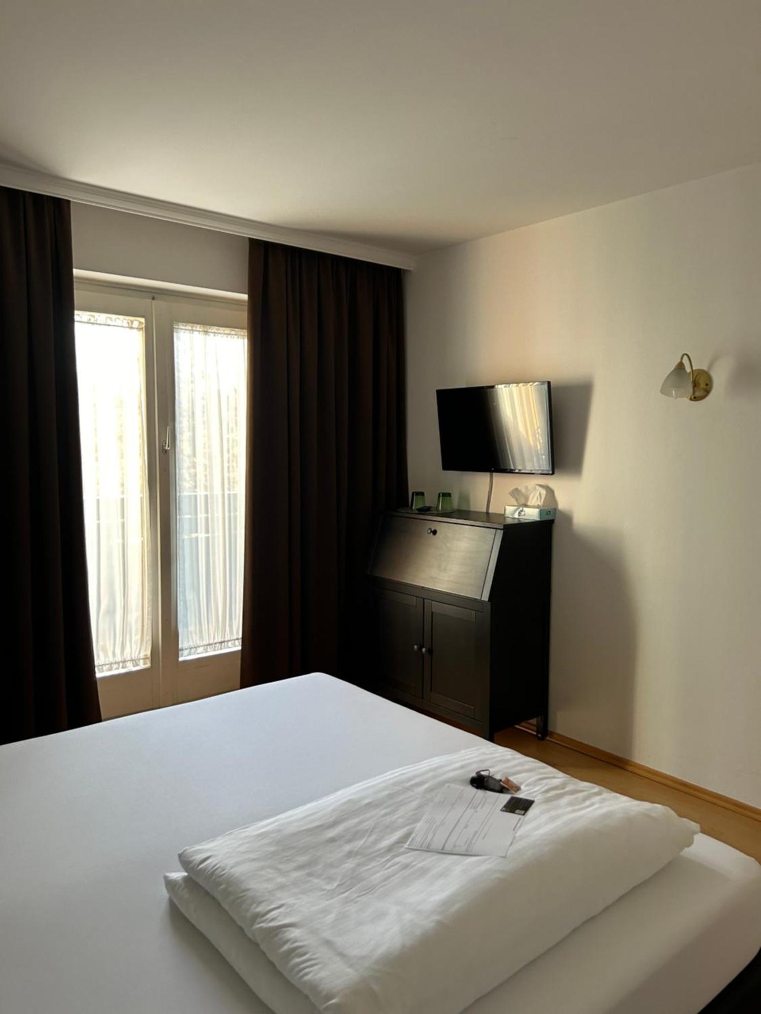 Hotel Berg Seekirchen am Wallersee Exterior photo
