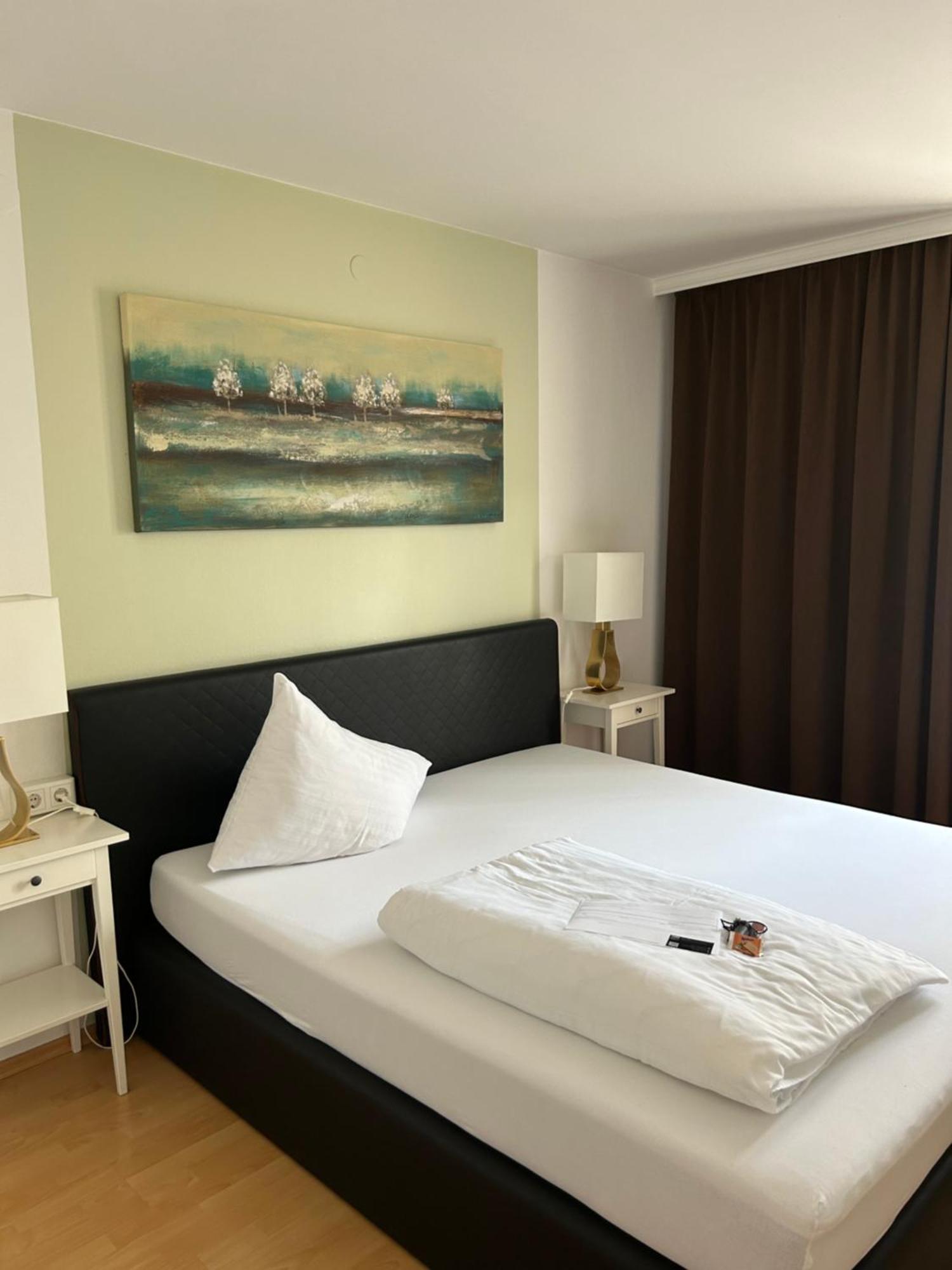 Hotel Berg Seekirchen am Wallersee Exterior photo