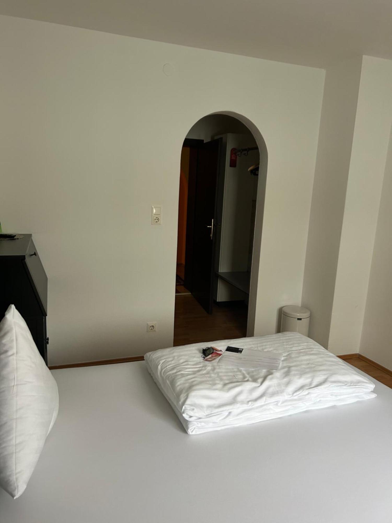 Hotel Berg Seekirchen am Wallersee Exterior photo