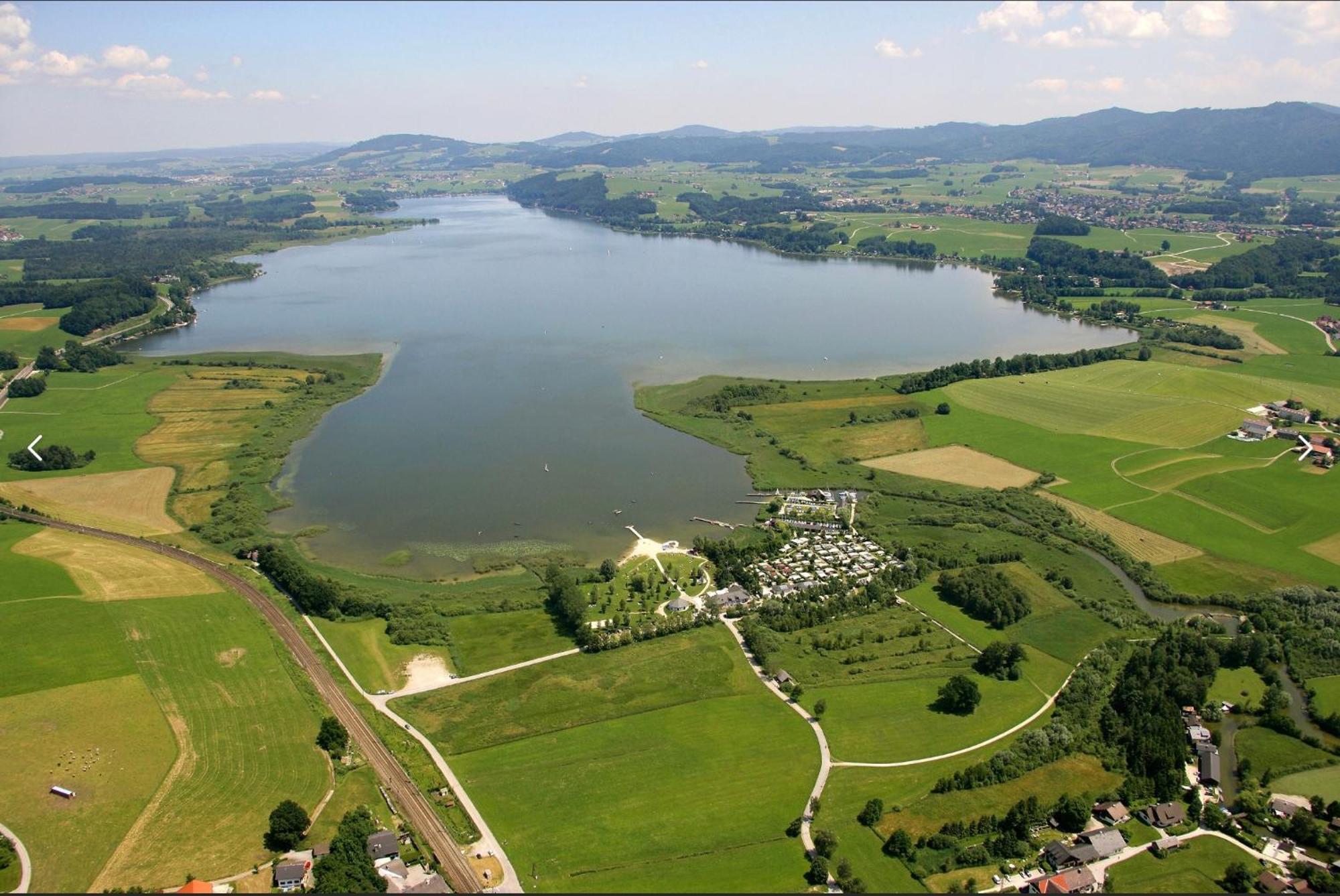 Hotel Berg Seekirchen am Wallersee Exterior photo